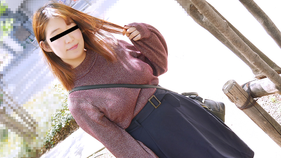 有人向我介绍了一个胸部丰满、皮肤紧致、热爱性的女孩。