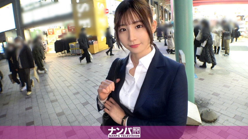 Seriously easy going, first time shooting. 1769 [Tearing pantyhose clothed sex] Picking up a real estate office lady in her first year in the workforce in Kichijoji! Although she was flustered when the buttons on her blouse were suddenly undone, she was easily persuaded and fell for it immediately because of her weak personality and her lewdness that loves sex!