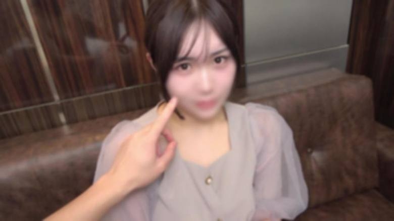 [第一枪] 害羞的美丽乳房用 AV 安慰自己。我第一次用我生命中的第二根鸡巴进行体内射精。